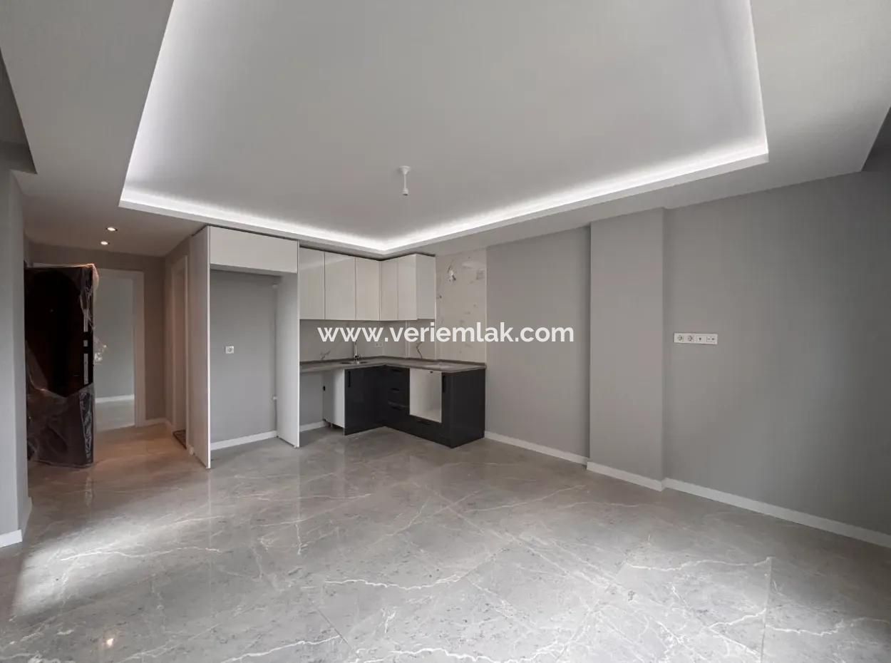 Seferihisar Camikebir Mahallesinde Satılık Sıfır 1+1 Daire