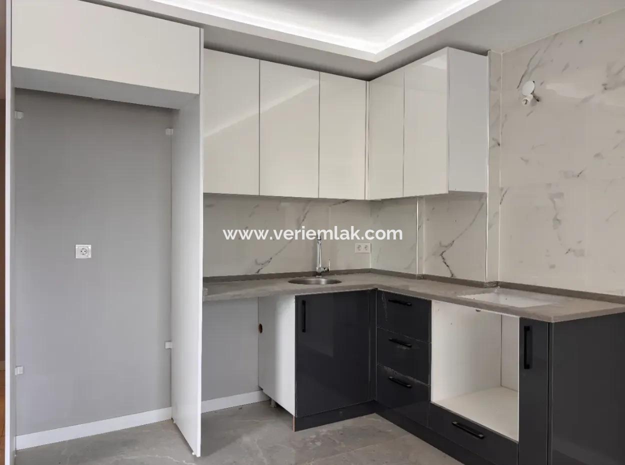Seferihisar Camikebir Mahallesinde Satılık Sıfır 1+1 Daire