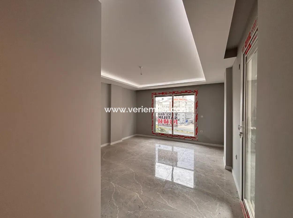 Seferihisar Camikebir Mahallesinde Satılık Sıfır 1+1 Daire