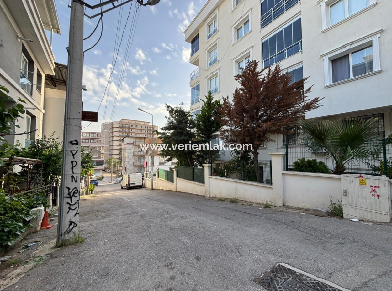 Buca’da Tınaztepe Hastanesi Yakını Zemin 1+0 Eşyalı Kiralık Daire