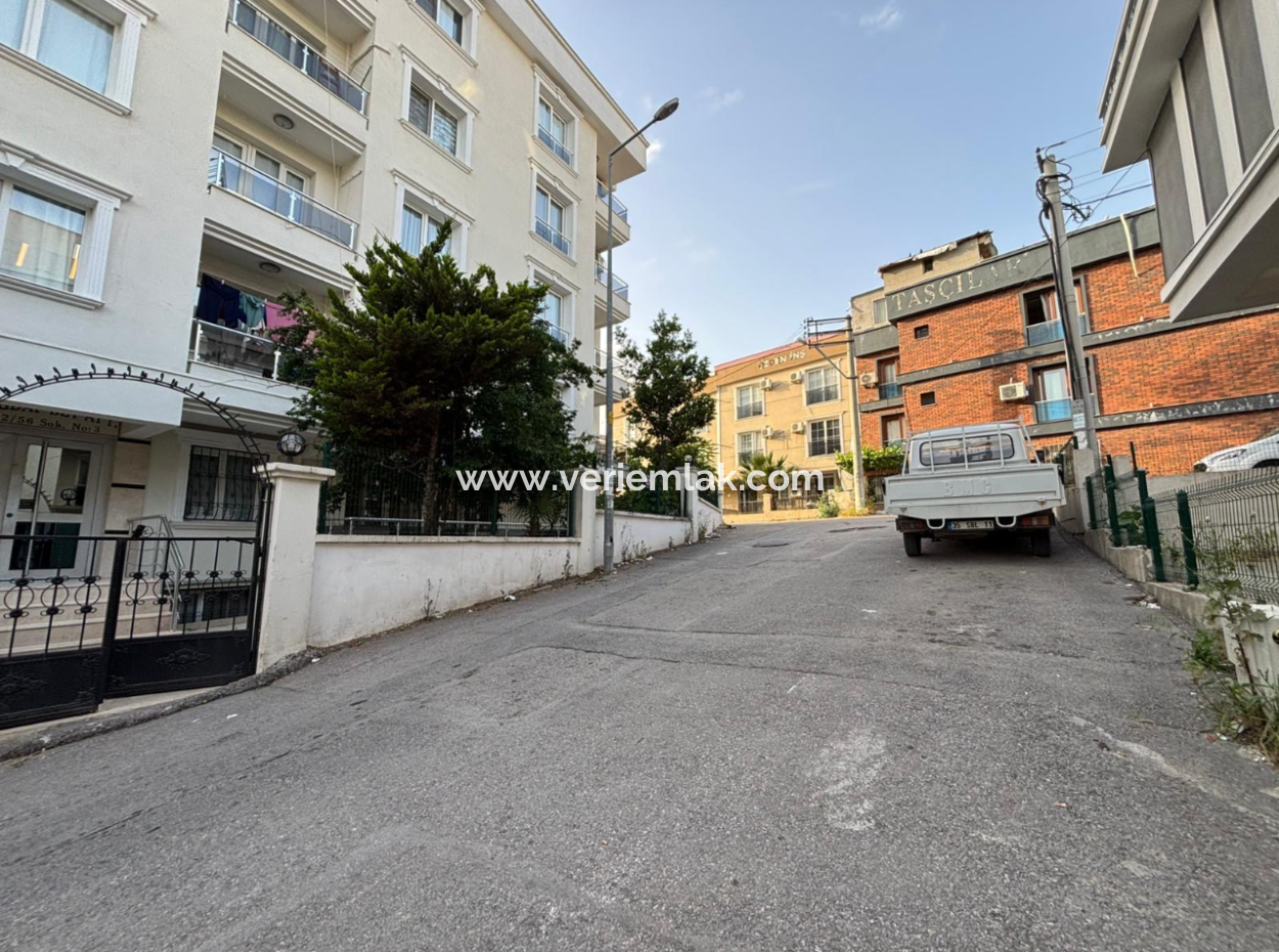 Buca’da Tınaztepe Hastanesi Yakını Zemin 1+0 Eşyalı Kiralık Daire