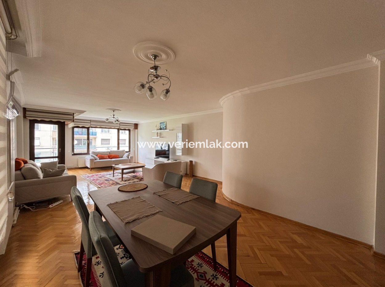 Alsancak Şair Eşreft’te 3.Kat 130M2 Masrafsız Eşyalı Kiralık Daire