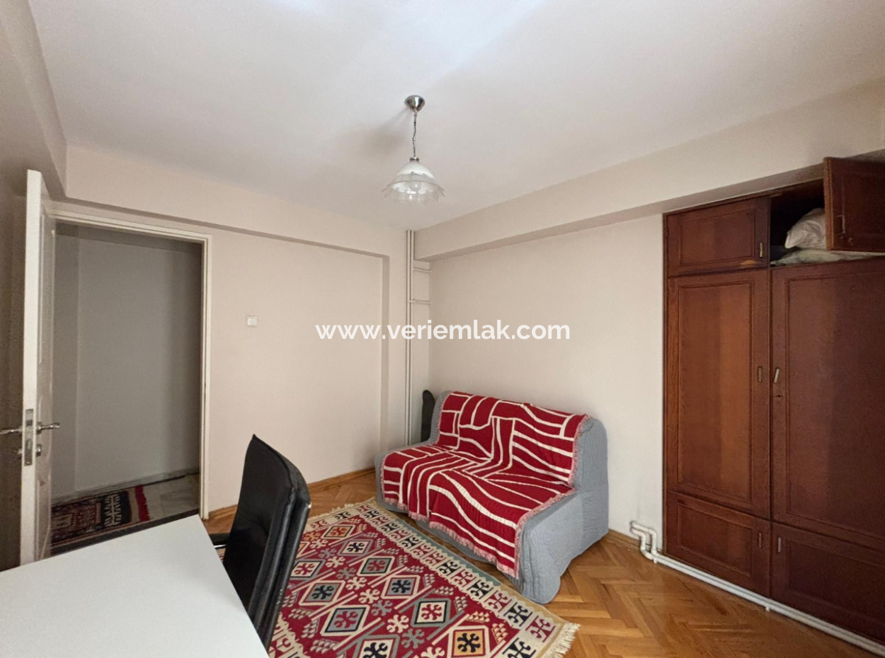 Alsancak Şair Eşreft’te 3.Kat 130M2 Masrafsız Eşyalı Kiralık Daire