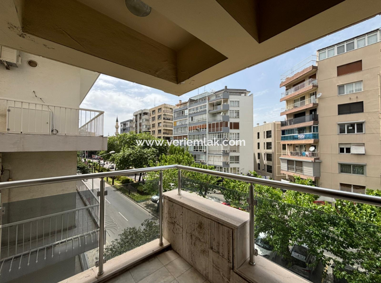 Alsancak Şair Eşreft’te 3.Kat 130M2 Masrafsız Eşyalı Kiralık Daire