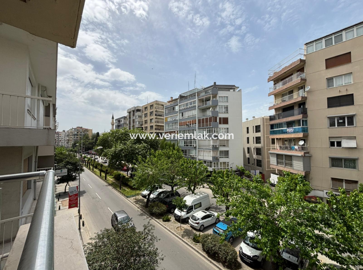 Alsancak Şair Eşreft’te 3.Kat 130M2 Masrafsız Eşyalı Kiralık Daire