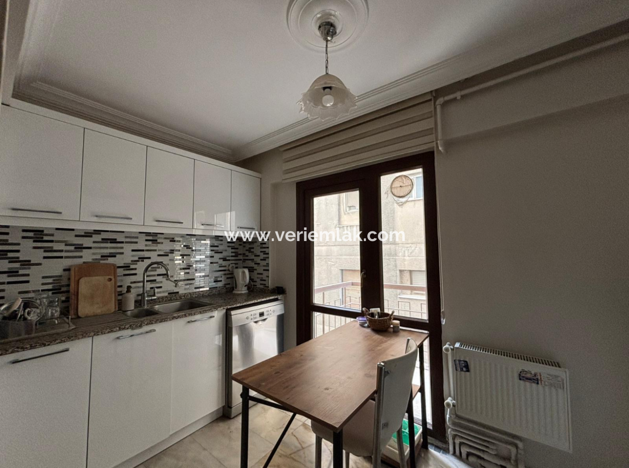 Alsancak Şair Eşreft’te 3.Kat 130M2 Masrafsız Eşyalı Kiralık Daire