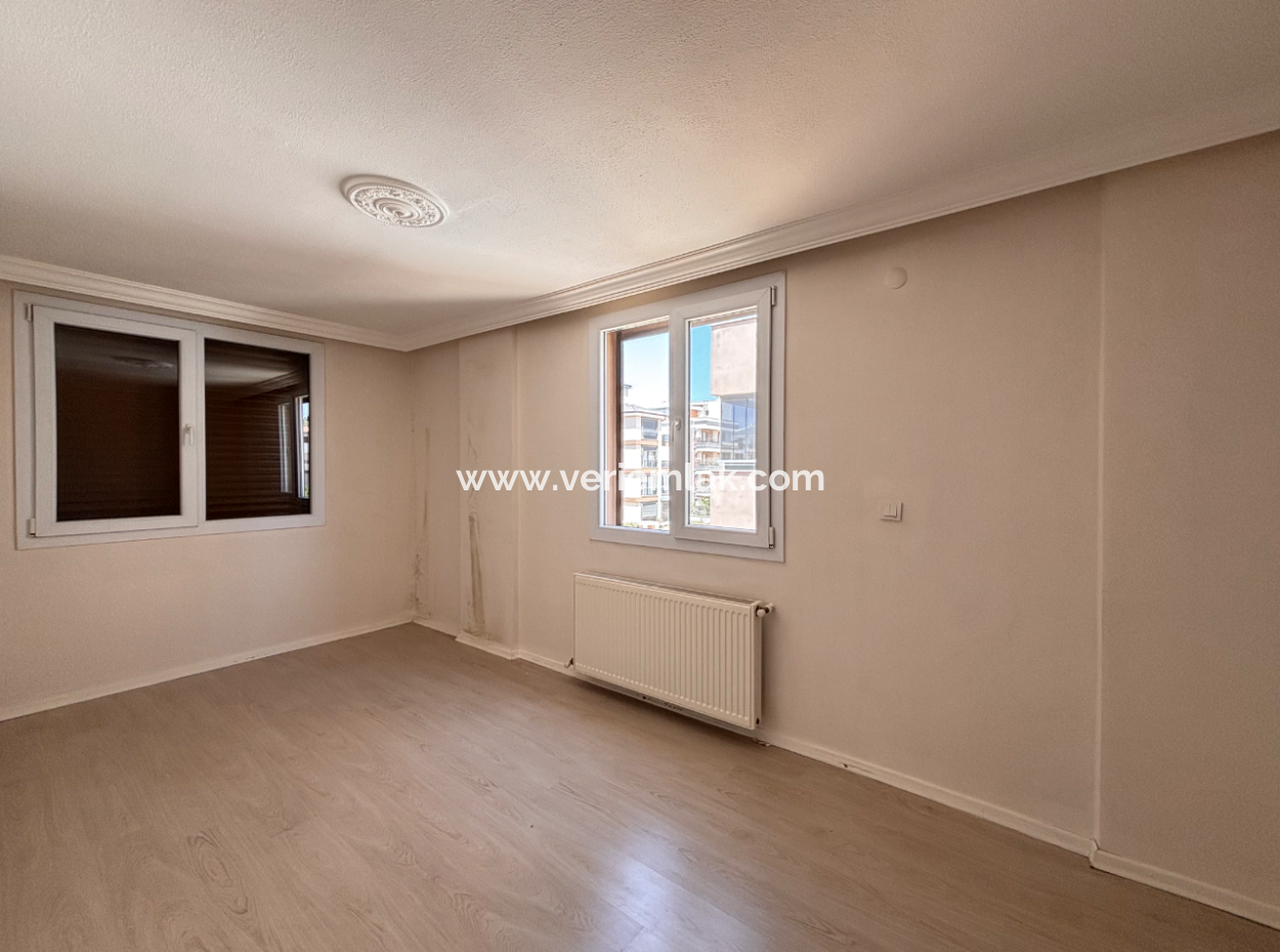 Seferihisar Mektep Caddesinde Doğalgazlı Kiralık 2+1 Daire