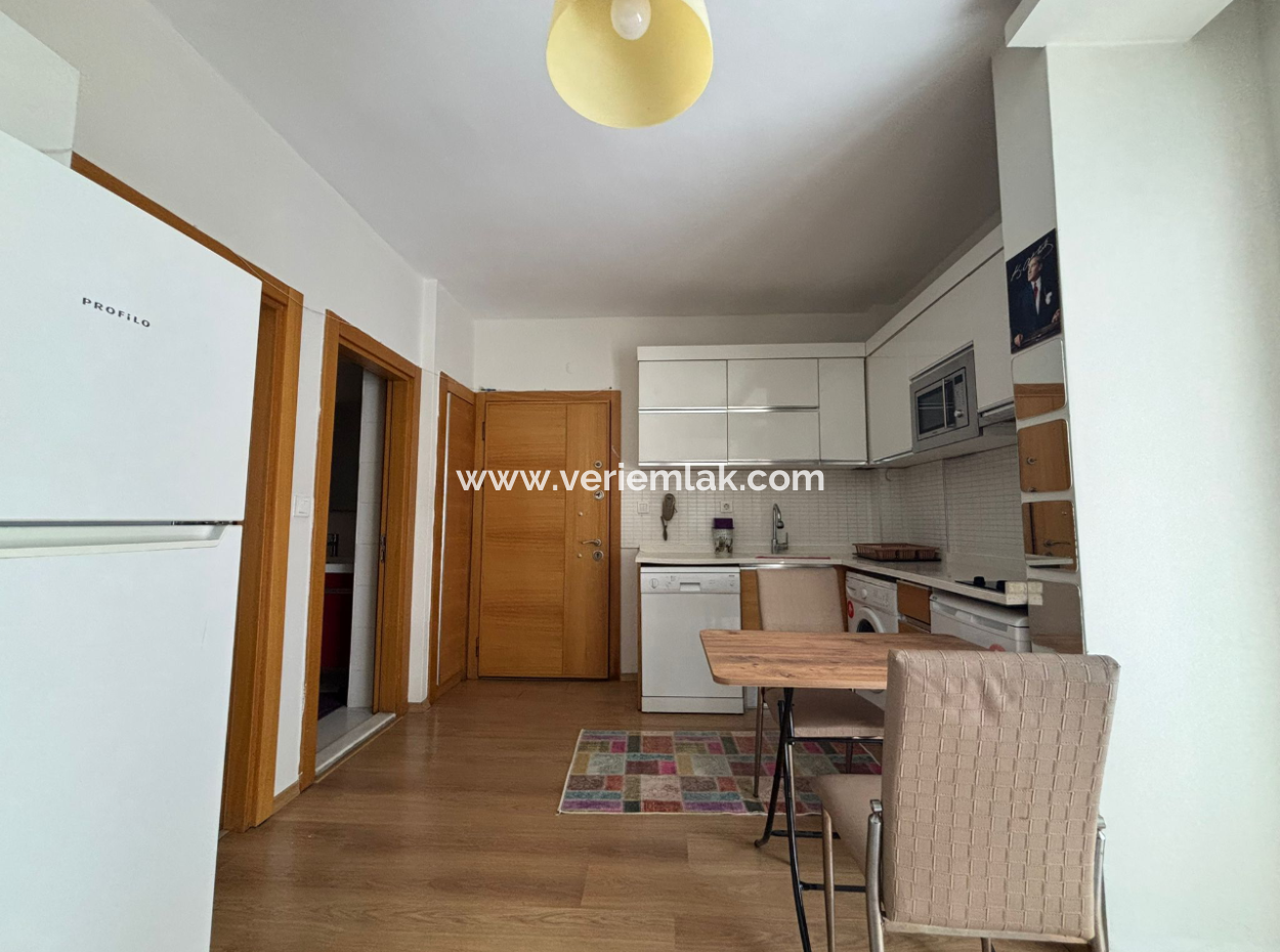 Bornova Myvia’da Havuzlu 7/24 Güvenlikli 1+1 Kiralık Eşyalı Daire!