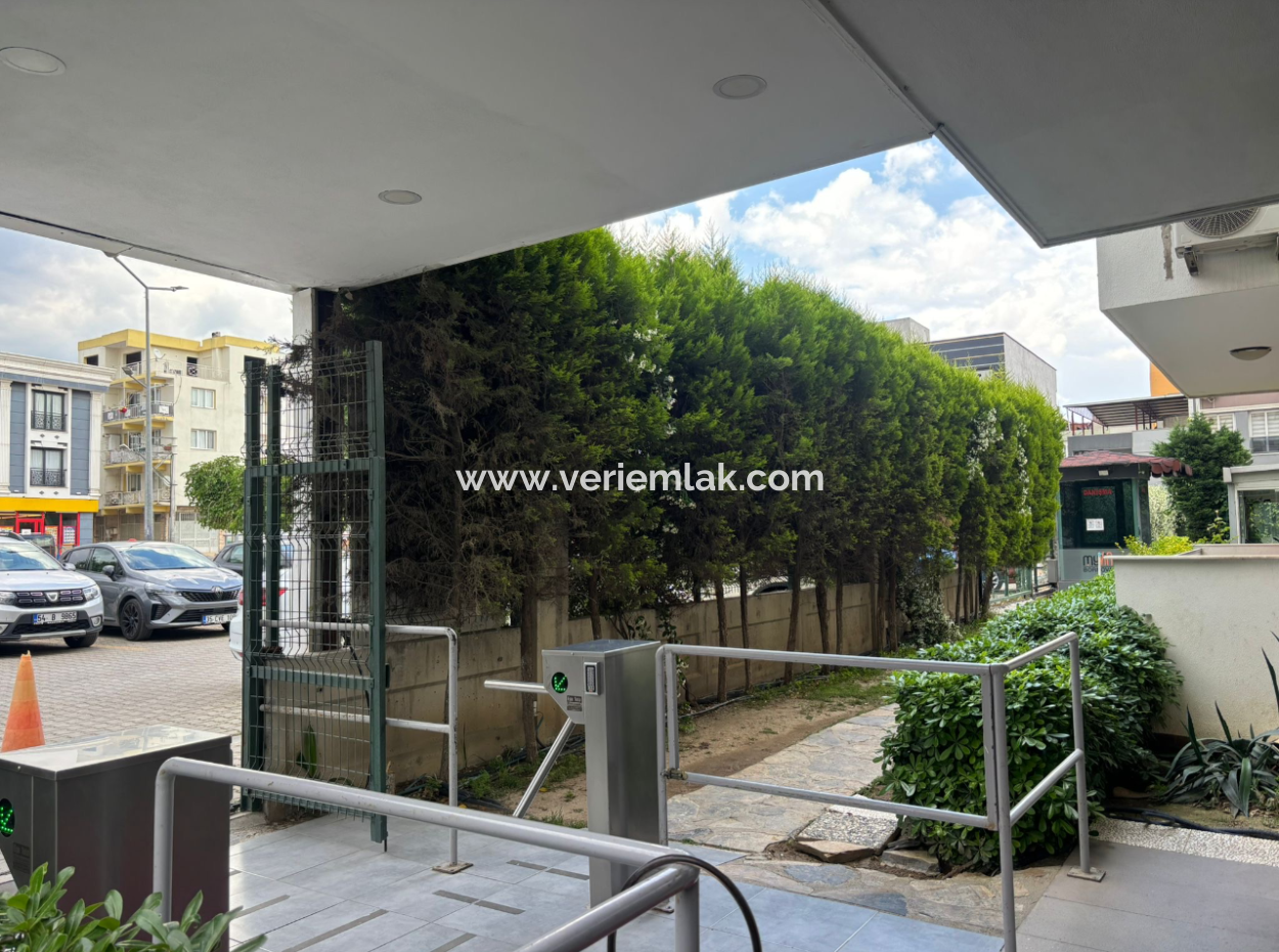 Bornova Myvia’da Havuzlu 7/24 Güvenlikli 1+1 Kiralık Eşyalı Daire!