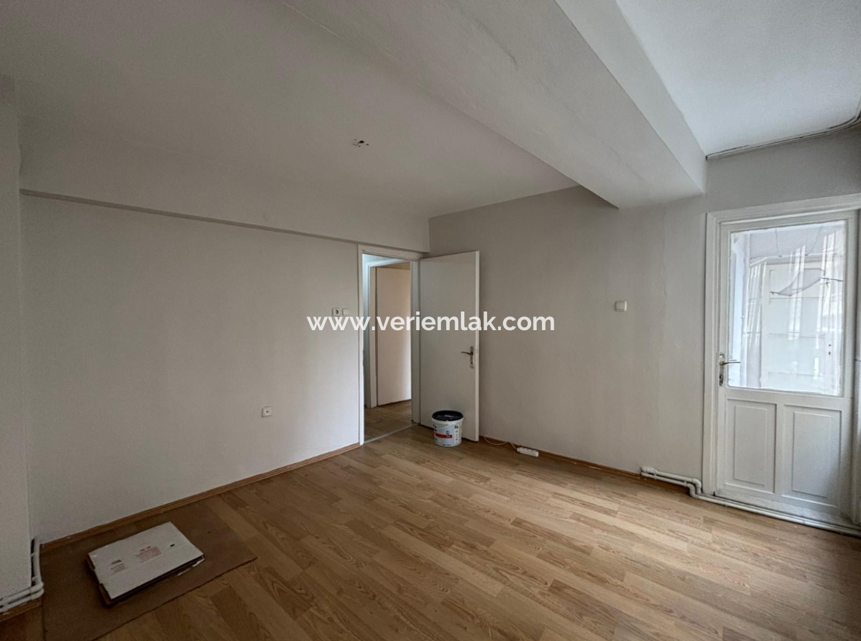 Alsancak  Kahramanlar  Akıncılar Caddesi Üzerinde 1.Kat Kombili Kiralık Daire!