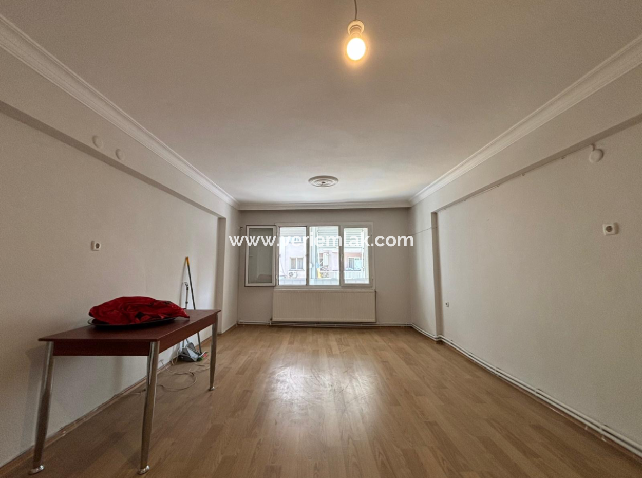 Alsancak  Kahramanlar  Akıncılar Caddesi Üzerinde 1.Kat Kombili Kiralık Daire!
