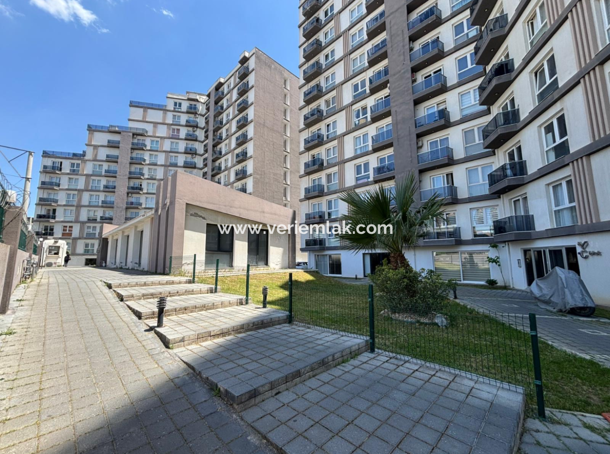 Buca Vita Loft’ta Havuz Manzaralı 2+1 2.Kat Eşyalı Kiralık Daire!