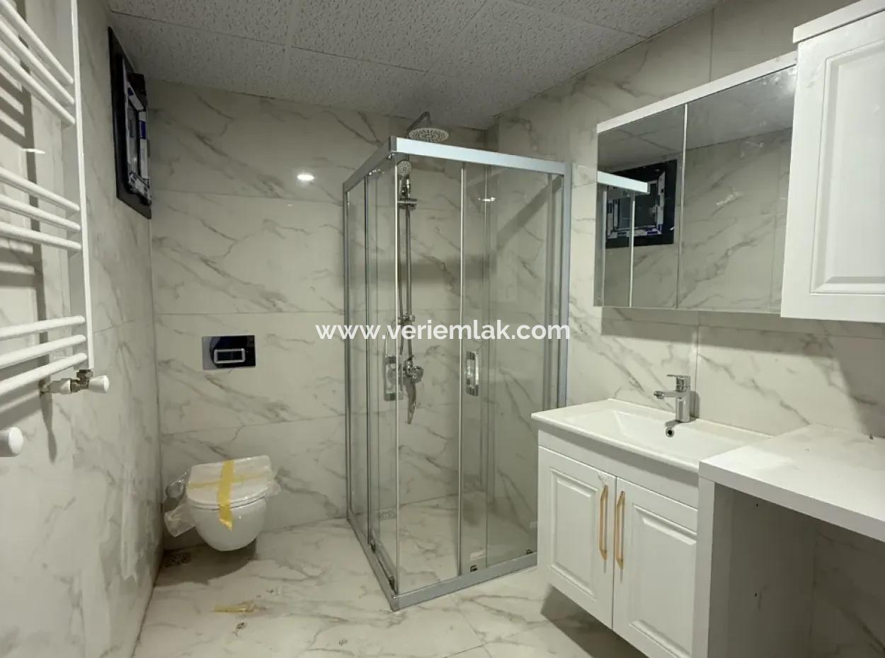 Seferihisar Şehir Merkezinde 90 M² Geniş Kullanımlı Sıfır 2+1 Ara Kat Daire