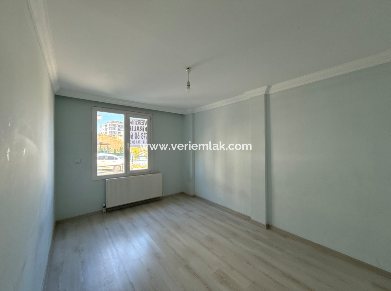 Seferihisar Çolak İbrahimbey' De 2+1 Ferah Ve Kullanışlı Kiralık Daire