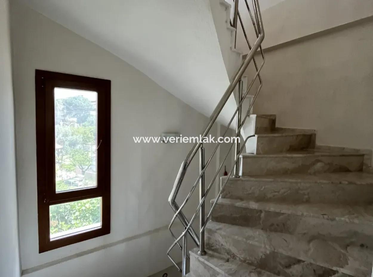 Seferihisar Akarca’da Denize Yakın, Müstakil Tadında Geniş Ve Keyifli Yaşam Alanı Sunan Villa