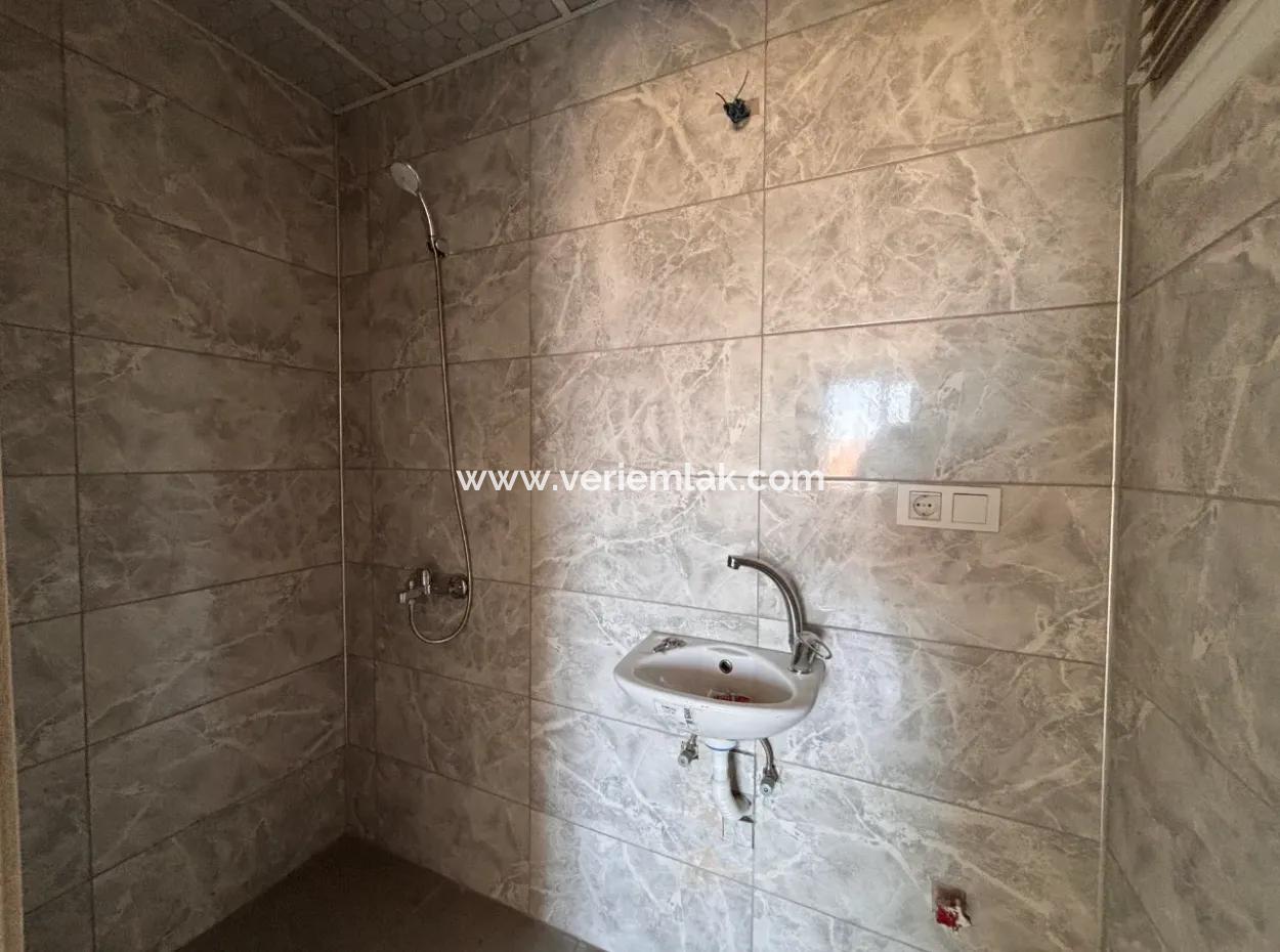 Çolakibrahimbey Mahallesi'nde Ebeveyn Banyolu, Balkonlu Ara Kat 2+1 Daire