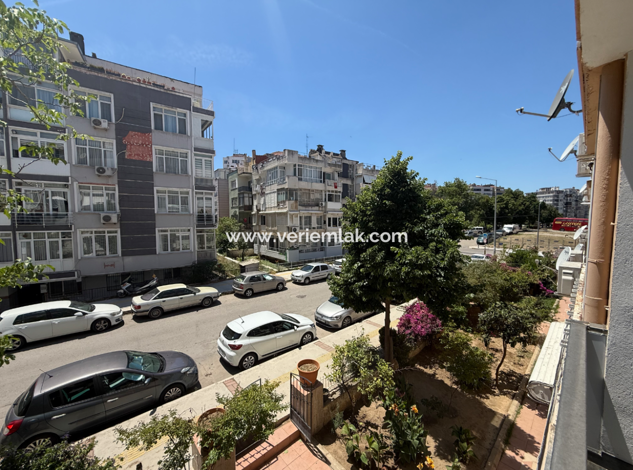 Güzelyalı'da Göztepe Stadı Yanında Otoparklı Full Tadilatlı Ara Kat