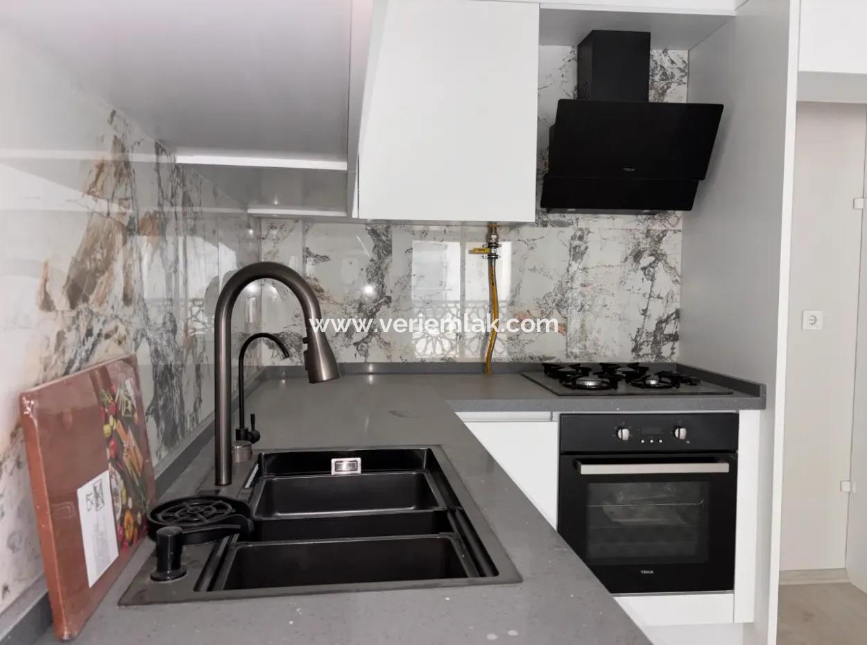 Şehir Merkezinde Kapalı Otoparklı, Asansörlü Ve Balkonlu Satılık 2+1 Daire