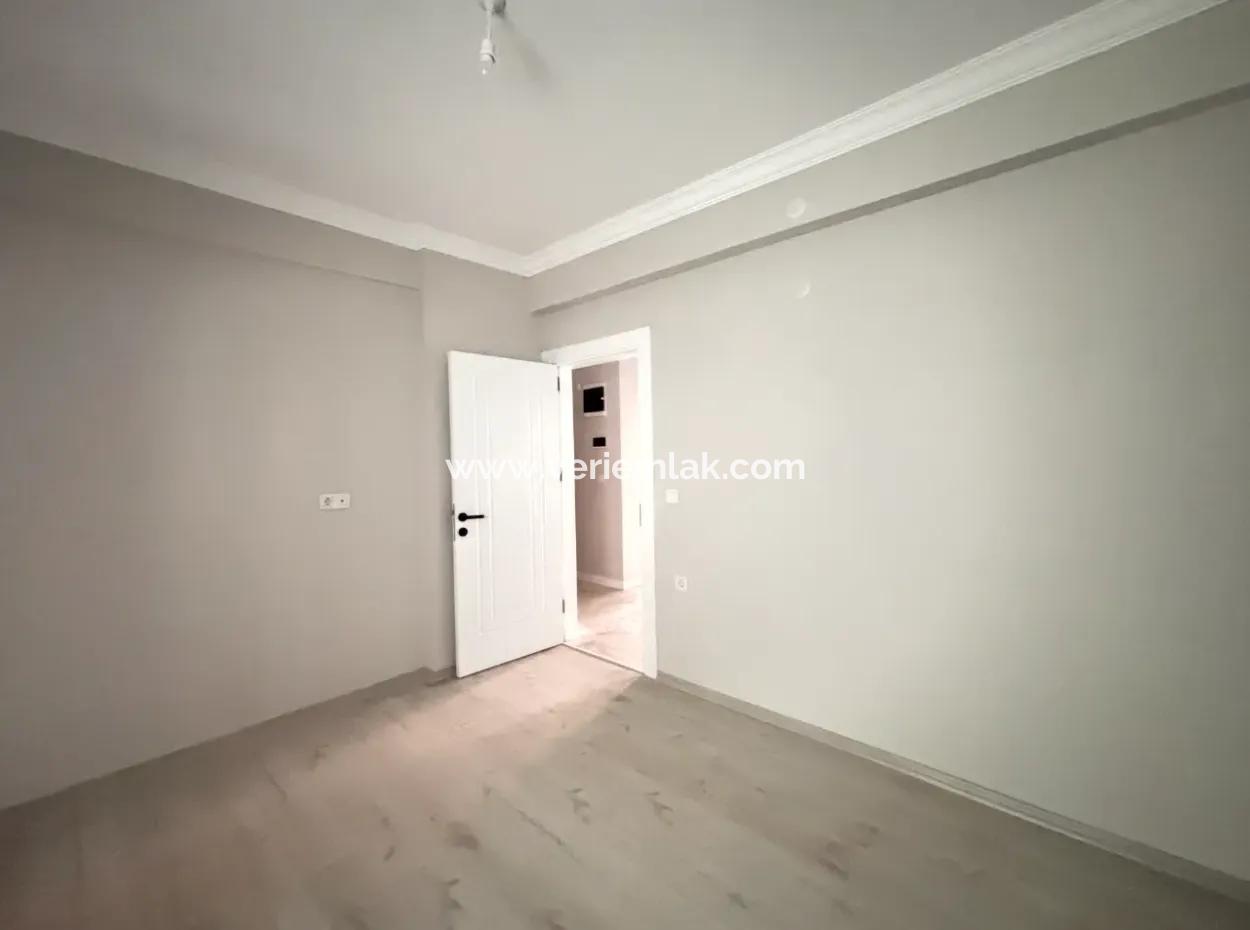 Şehir Merkezinde Kapalı Otoparklı, Asansörlü Ve Balkonlu Satılık 2+1 Daire