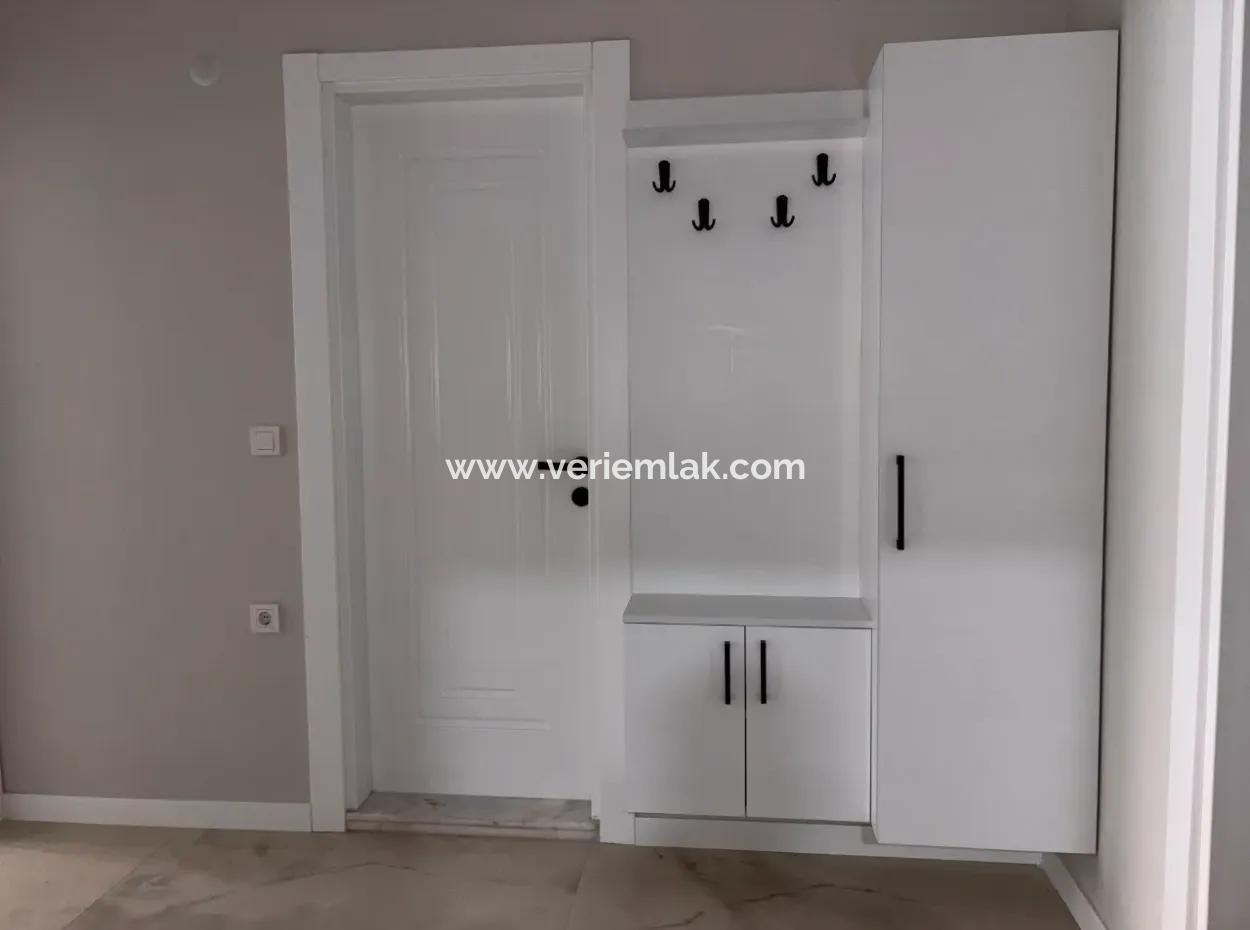 Şehir Merkezinde Kapalı Otoparklı, Asansörlü Ve Balkonlu Satılık 2+1 Daire