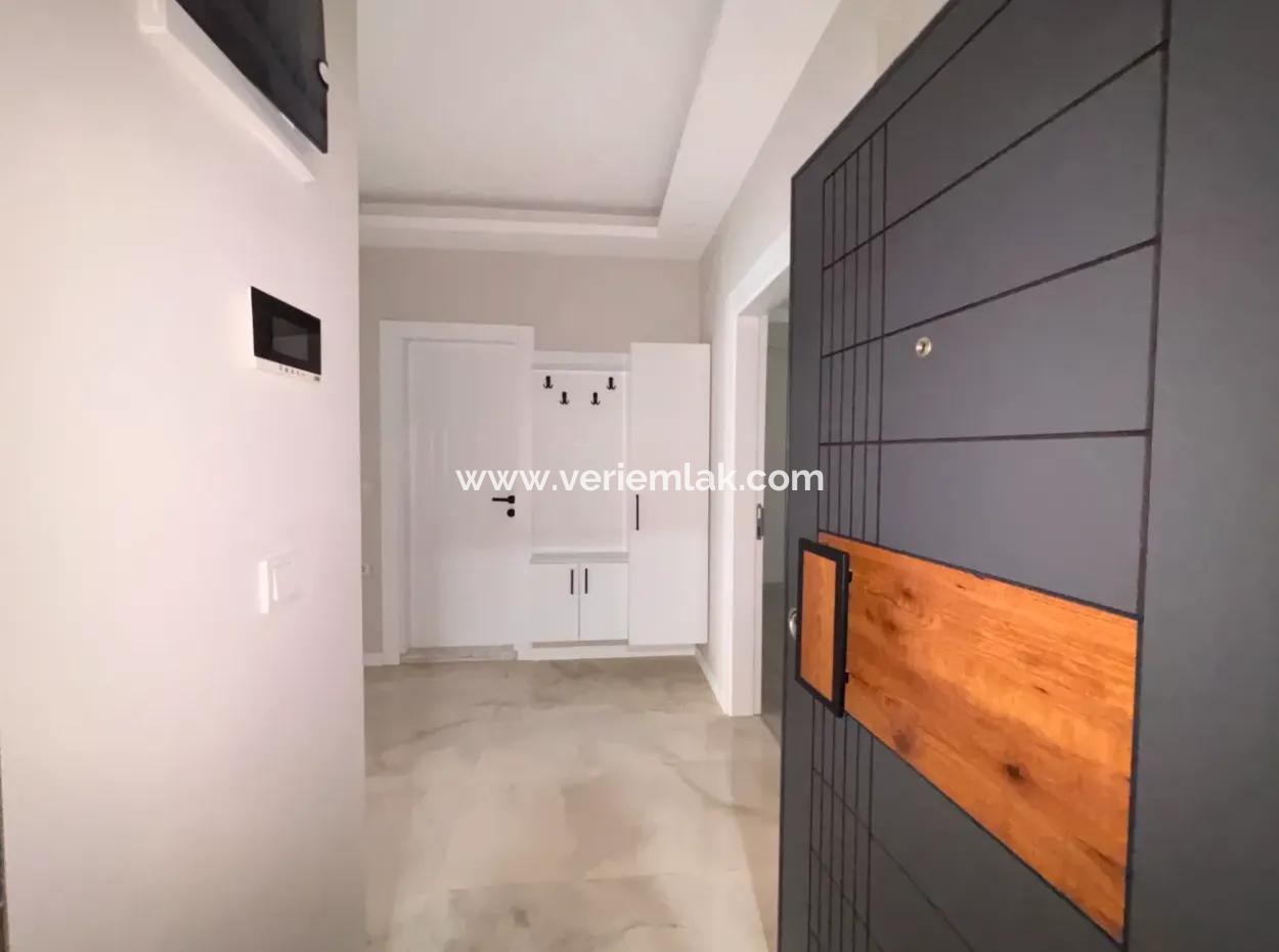 Şehir Merkezinde Kapalı Otoparklı, Asansörlü Ve Balkonlu Satılık 2+1 Daire