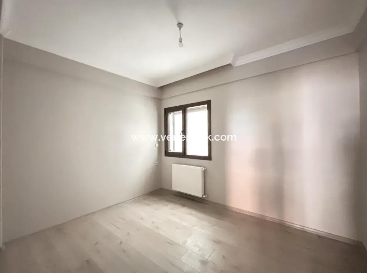 Şehir Merkezinde Kapalı Otoparklı, Asansörlü Ve Balkonlu Satılık 2+1 Daire