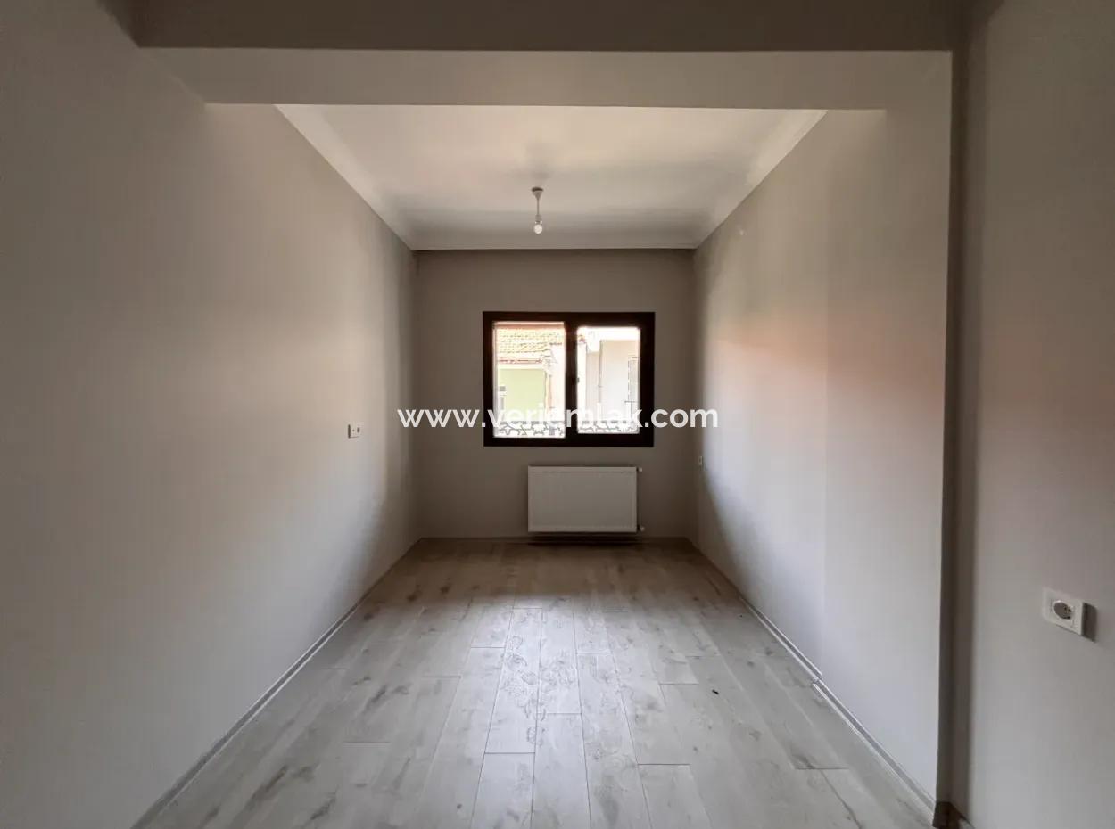 Şehir Merkezinde Kapalı Otoparklı, Asansörlü Ve Balkonlu Satılık 2+1 Daire