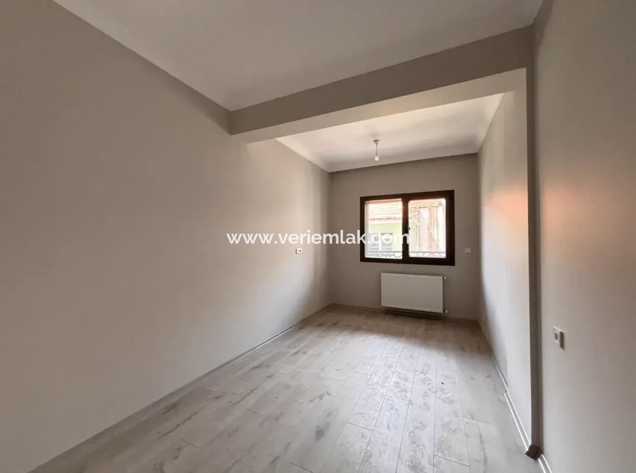 Şehir Merkezinde Kapalı Otoparklı, Asansörlü Ve Balkonlu Satılık 2+1 Daire