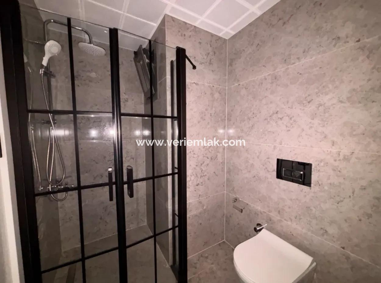 Şehir Merkezinde Kapalı Otoparklı, Asansörlü Ve Balkonlu Satılık 2+1 Daire