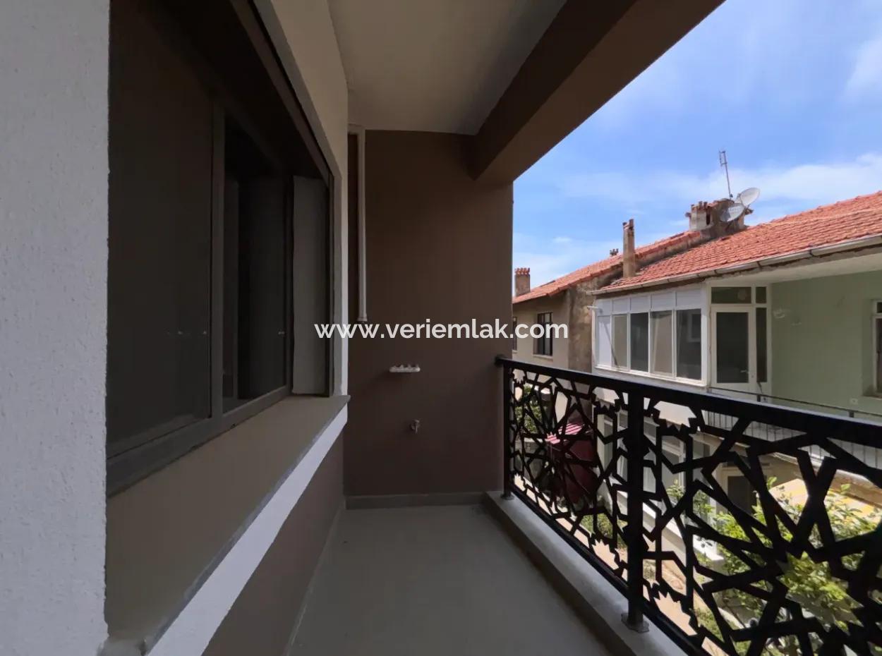 Şehir Merkezinde Kapalı Otoparklı, Asansörlü Ve Balkonlu Satılık 2+1 Daire