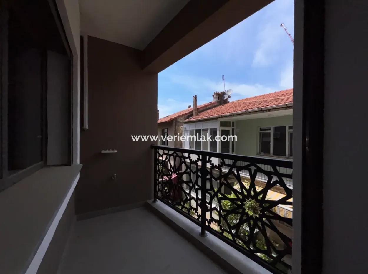Şehir Merkezinde Kapalı Otoparklı, Asansörlü Ve Balkonlu Satılık 2+1 Daire