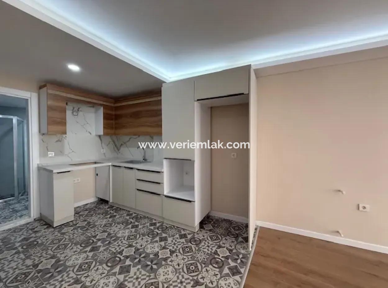 Seferihisar Çolak İbrahim Mahallesi'nde Satılık Modern 1+1 Daire