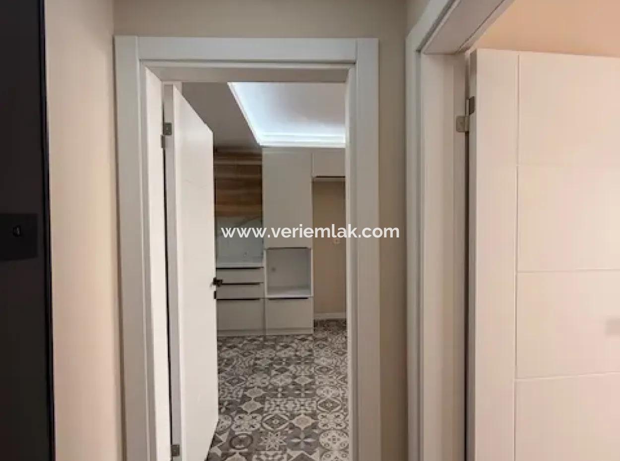 Seferihisar Çolak İbrahim Mahallesi'nde Satılık Modern 1+1 Daire