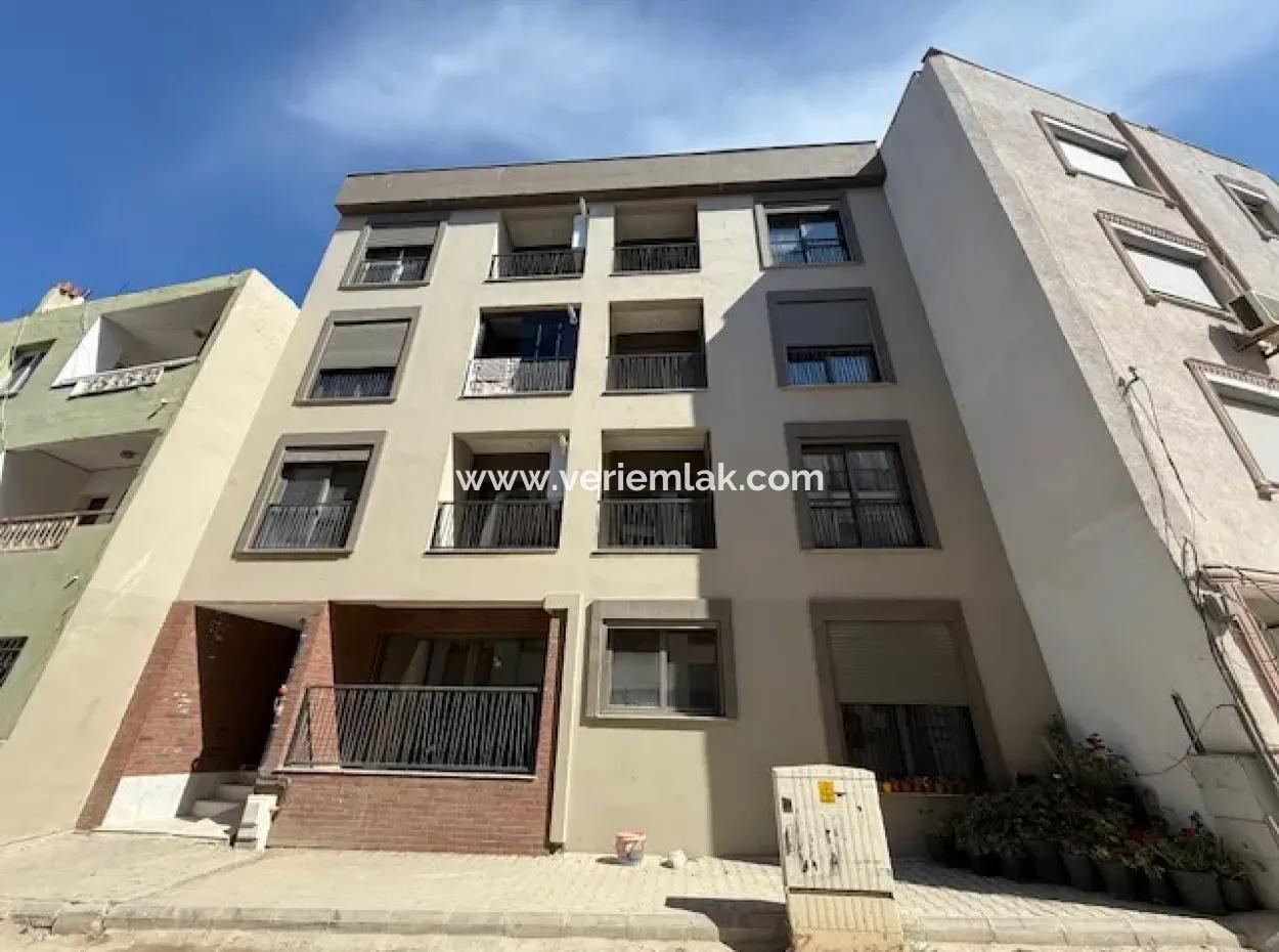 Seferihisar Çolak İbrahim Mahallesi'nde Satılık Modern 1+1 Daire