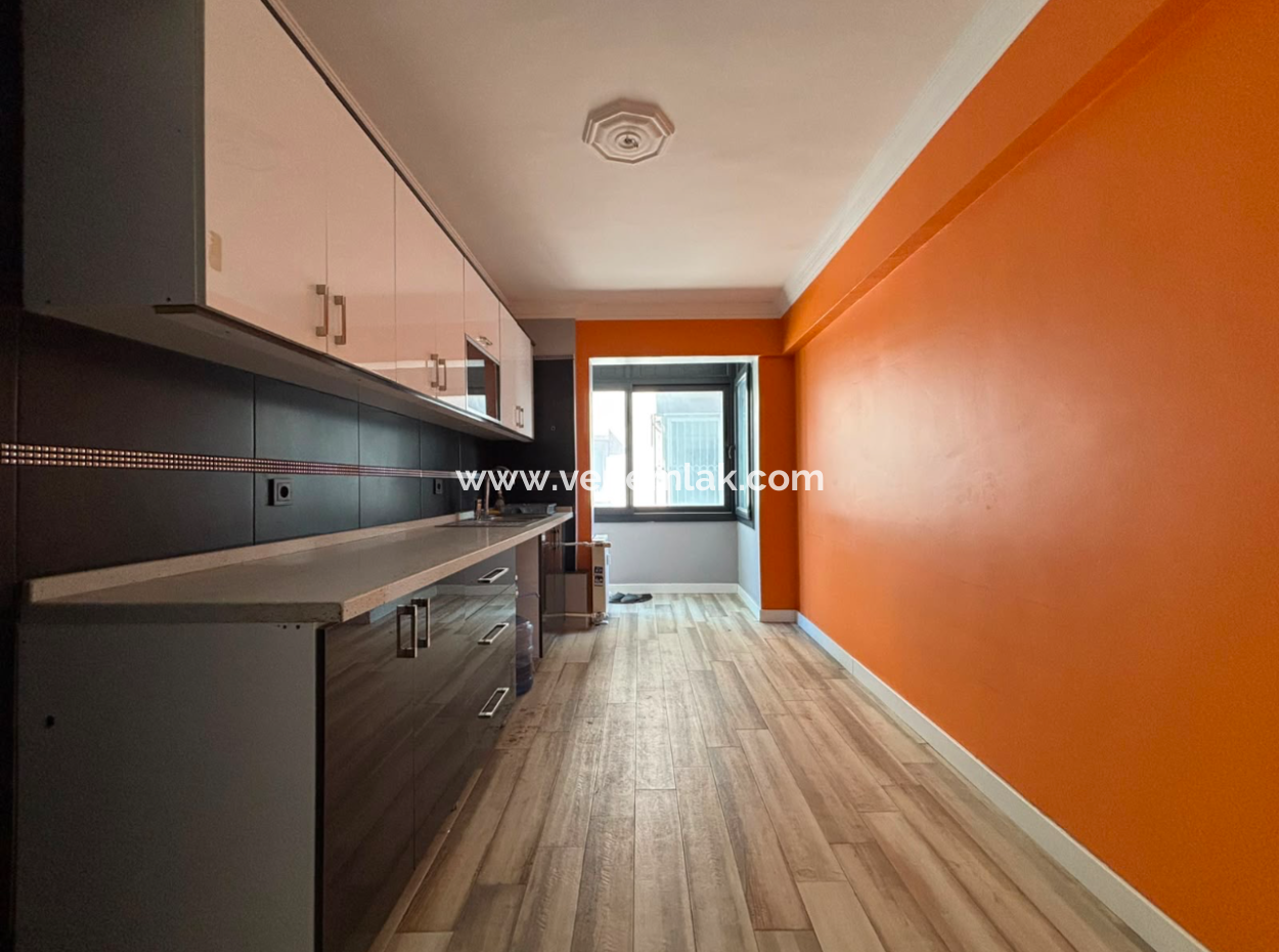 Alsancak Şair Eşref’te 1.Kat 3+1 Otoparklı Kiralık İşyeri/Mua.