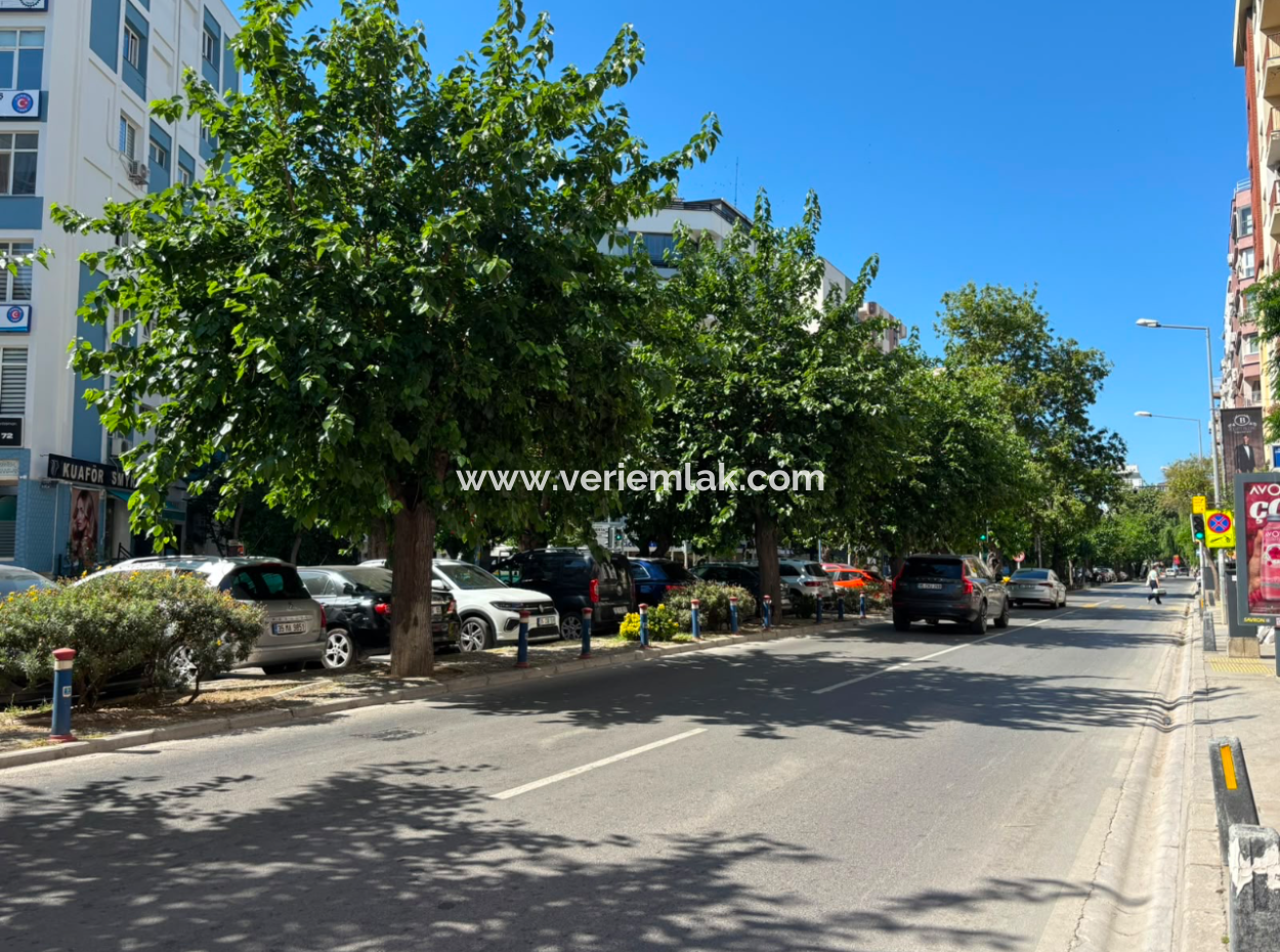 Alsancak Şair Eşref’te 1.Kat 3+1 Otoparklı Kiralık Mua/Ofis