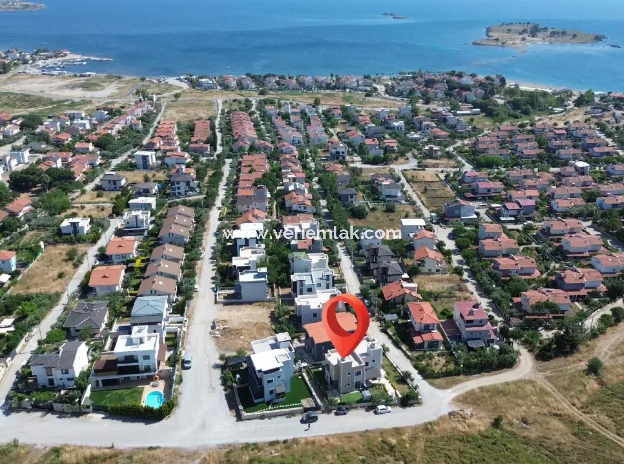 Seferihisar Akarca’da Konforlu Ve Keyifli Yaşam Alanı Sunan Villa
