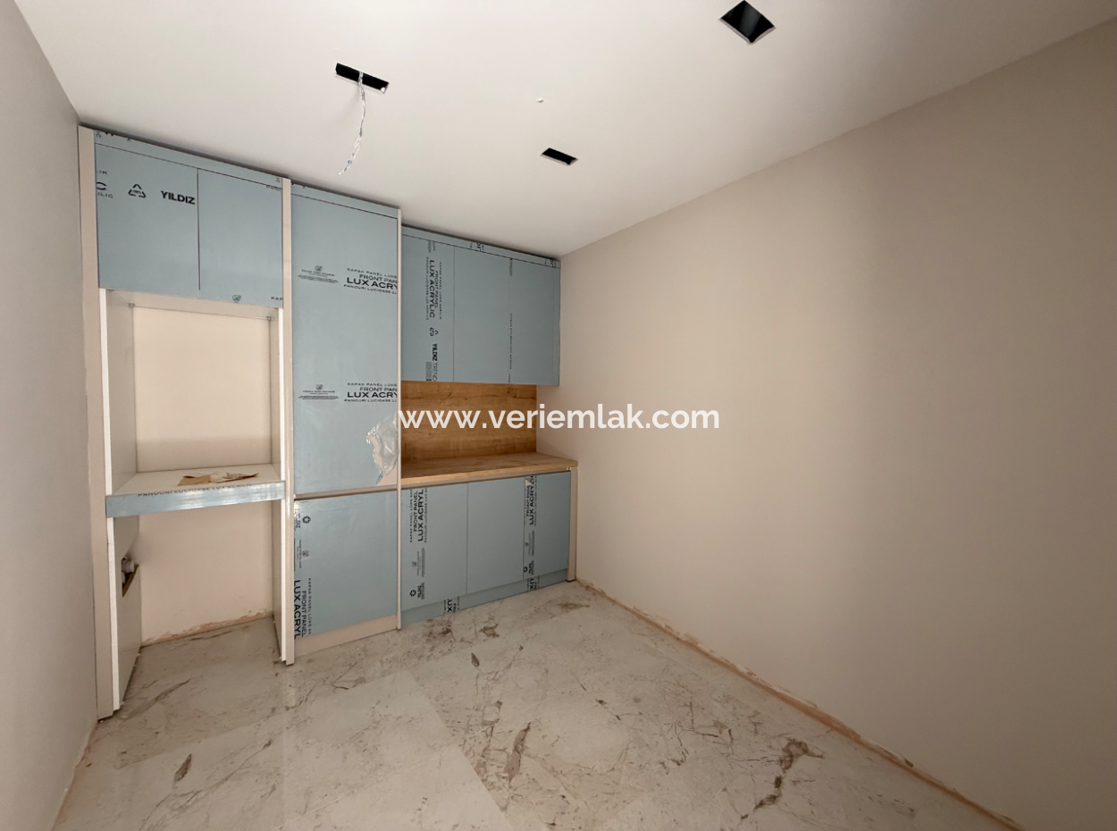 Seferihisar Camikebir Mahallesi'nde 4+1 Triplex Villa