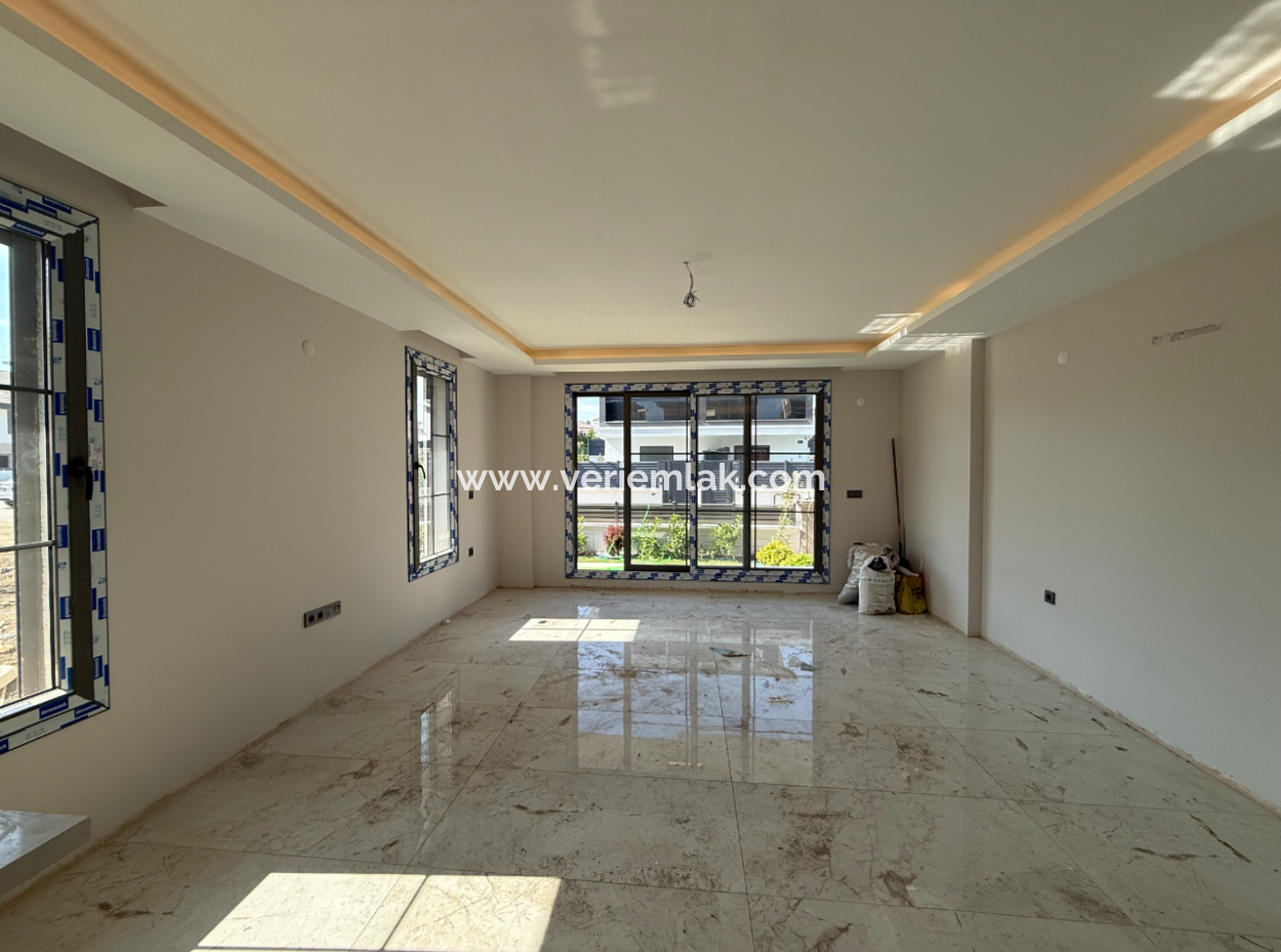 Seferihisar Camikebir Mahallesi'nde 4+1 Triplex Villa