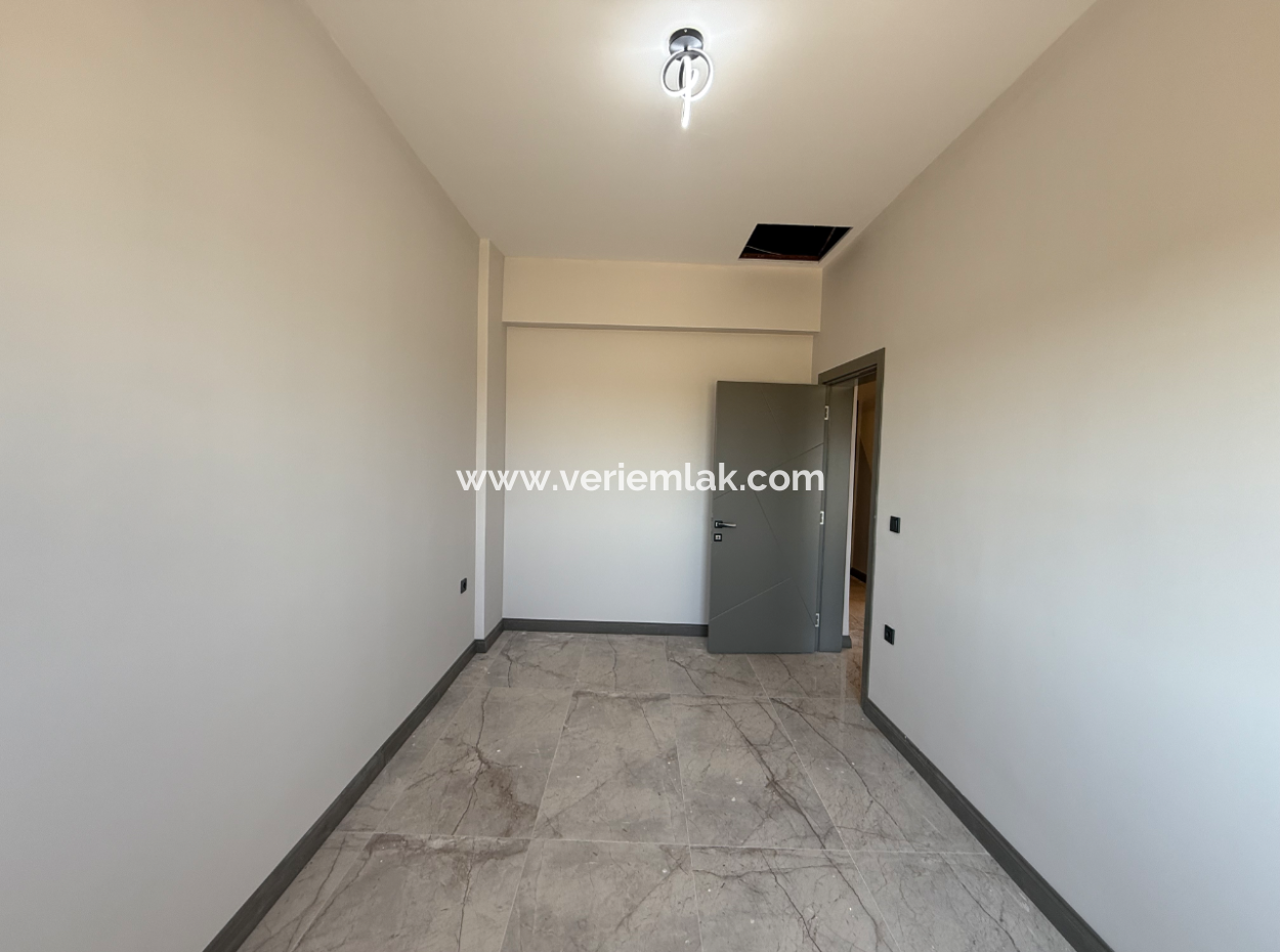 Seferihisar Akarca Bora Bora Evleri Yakınında Satılık Havuzlu Modern Villa
