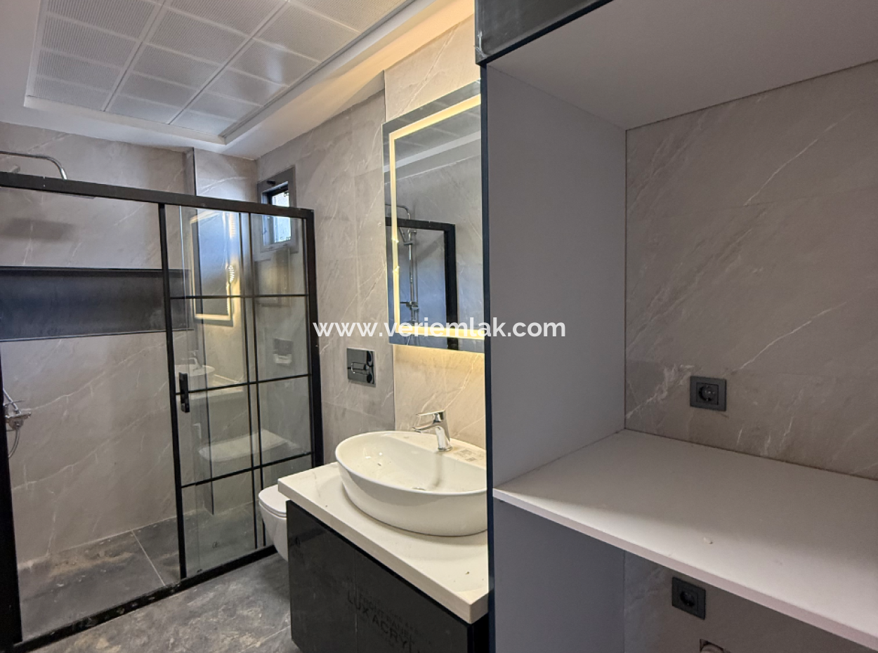 Seferihisar Akarca Bora Bora Evleri Yakınında Satılık Havuzlu Modern Villa