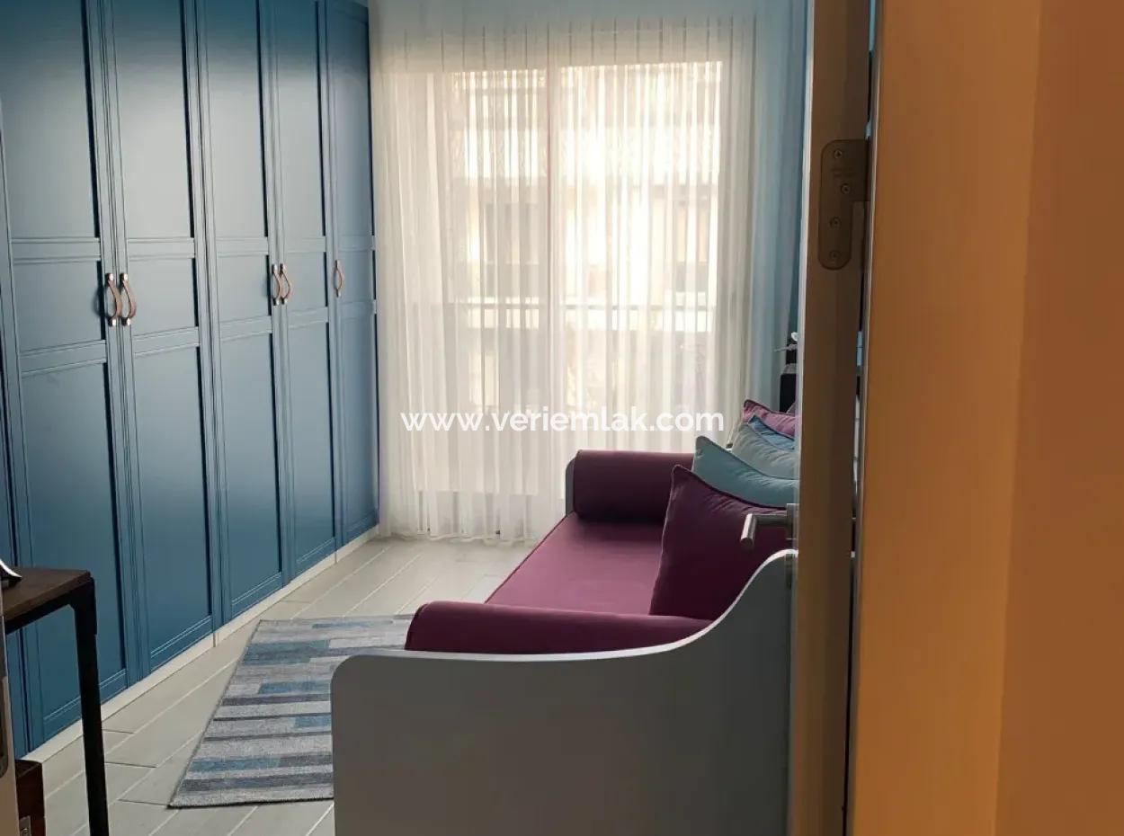 Saygın Stil Yalı'da Köşe Konumlu, Teraslı Ve Kış Bahçeli Özel Villa