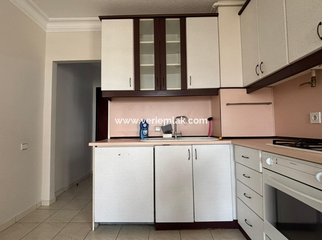 Karşıyaka Mavişehir Albatros’ta 16.Kat Teraslı 1+1 Kiralık Daire