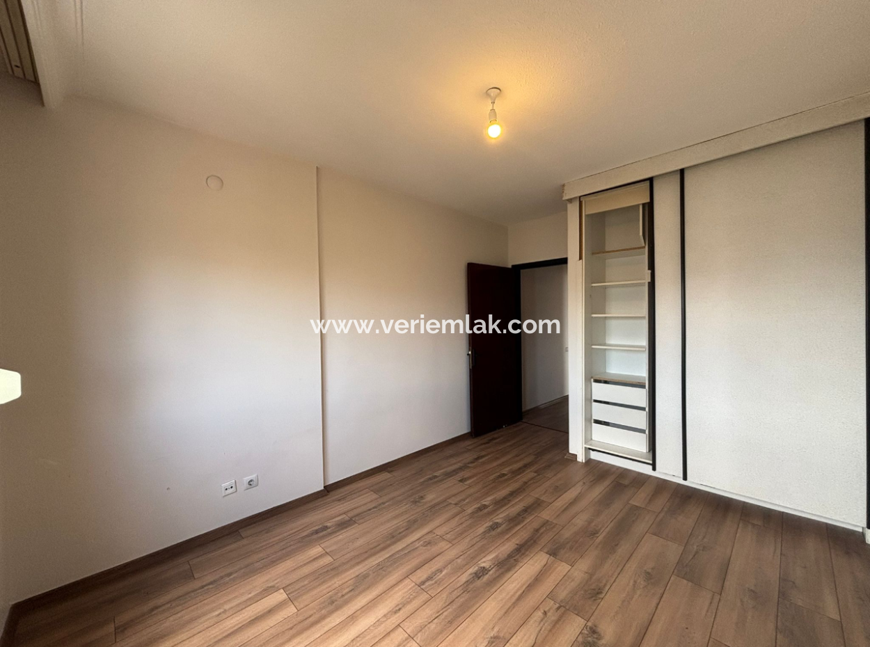 Karşıyaka Mavişehir Albatros’ta 16.Kat Teraslı 1+1 Kiralık Daire