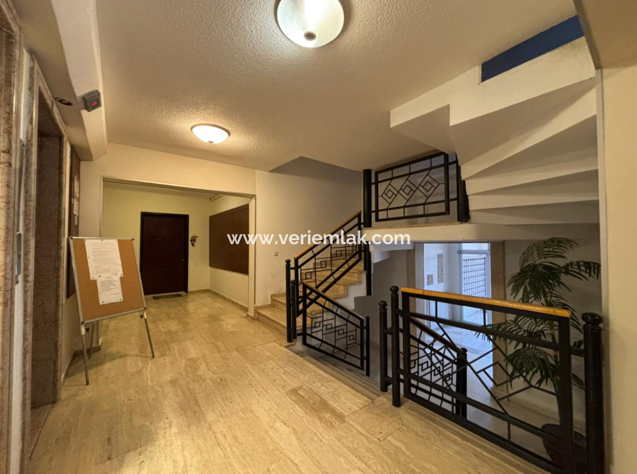 Karşıyaka Mavişehir Albatros’ta 16.Kat Teraslı 1+1 Kiralık Daire