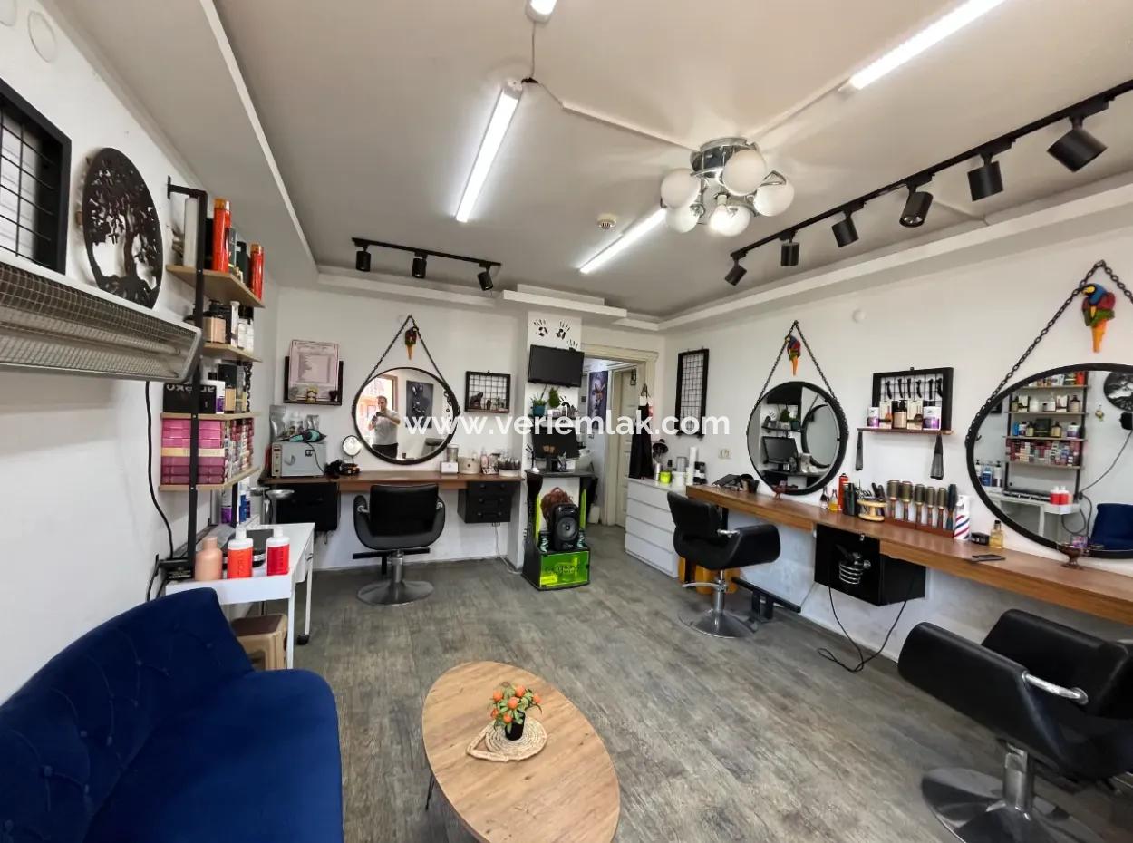 Seferihisar Pazaryeri Girişinde Kiralık Köşe Konumlu Ofis Sekretaryalı, 2 Odalı, Ayrı Mutfaklı Ve Ebeveyn Banyolu!
