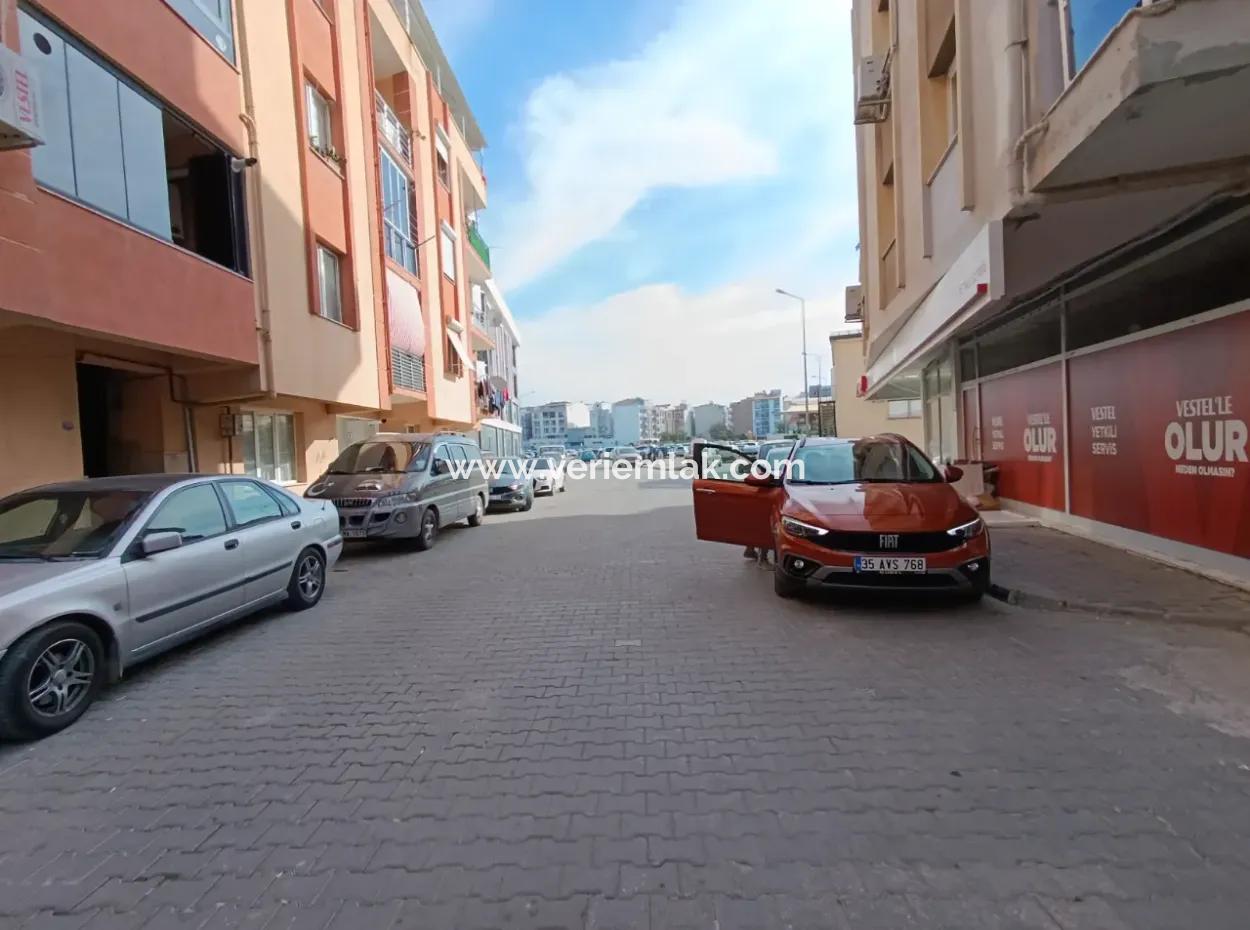 Seferihisar Pazaryeri'nde Merkezi Konumda Kiralık 2+1 Ayrı Mutfak Daire