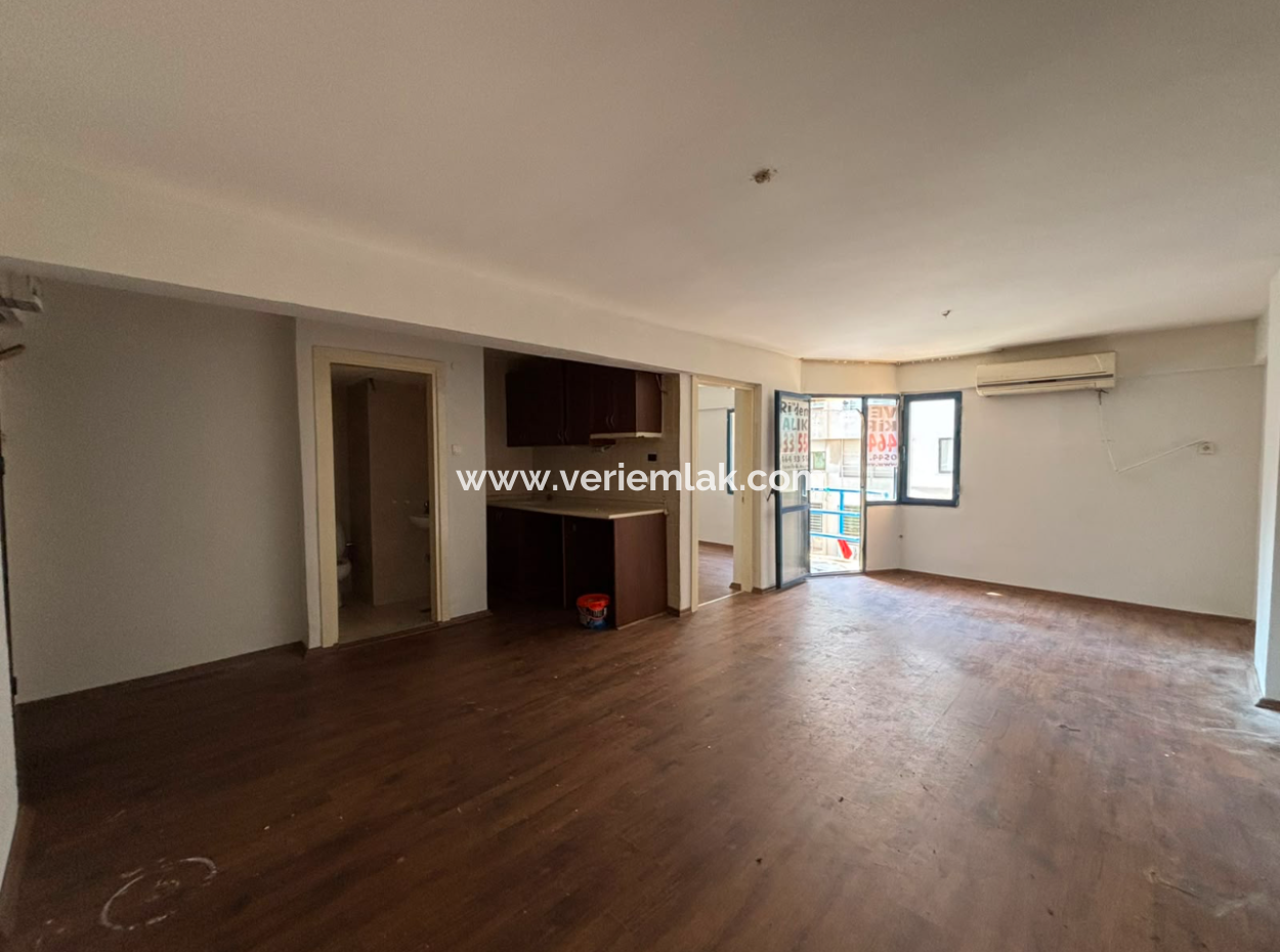 Alsancak Dünya Göz Hastanesi Yakını 2.Kat 1+1 50M2 Asansörlü Kiralık Daire