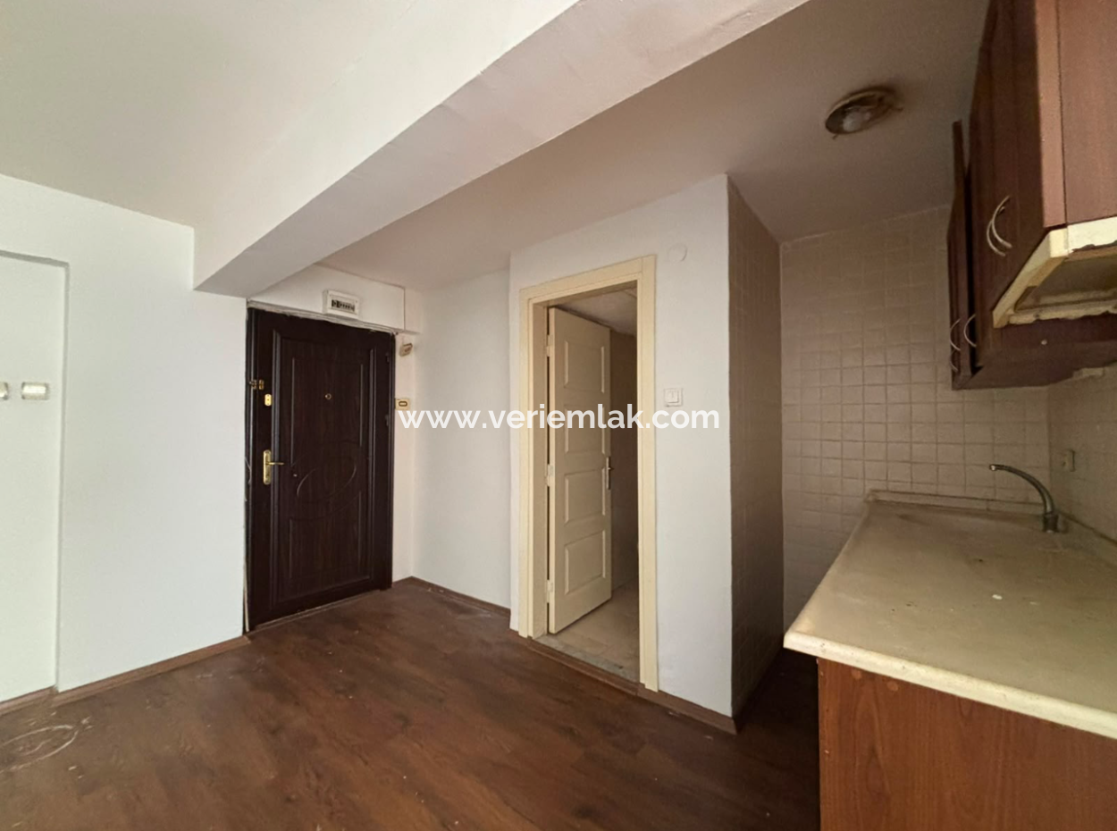 Alsancak Dünya Göz Hastanesi Yakını 2.Kat 1+1 50M2 Asansörlü Kiralık Daire