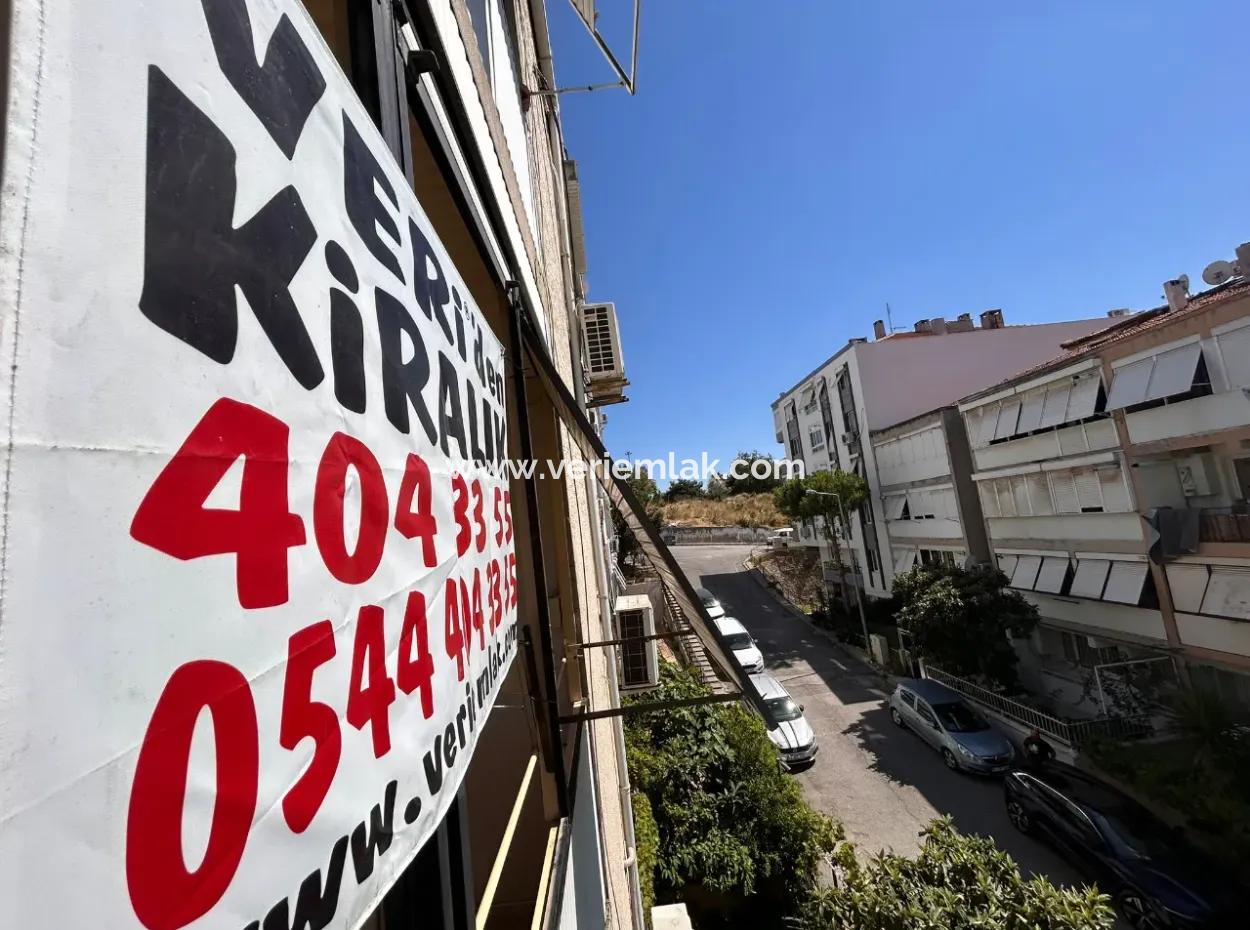 Buca Efeler'de Doğalgazlı, Bakımlı Ve Merkezi Konumda 3+1 Daire